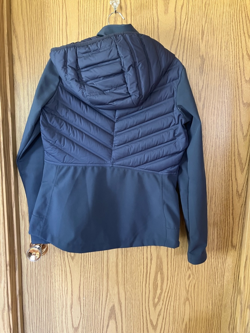 Mountain Hardware Navy Quilted Hybrid Jacket - Light Gray Zip - Picture 2 of 3